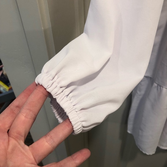 V neck long sleeve tiered mini size medium - Picture 3 of 5